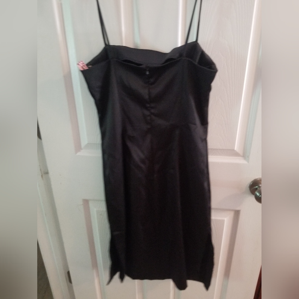 Dress - Picture 3 of 4